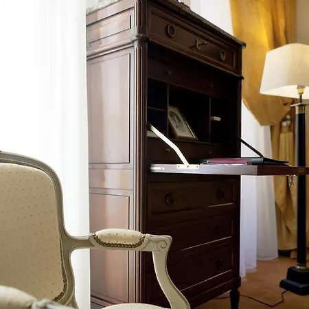 Grand Des Terreaux 4* ליון