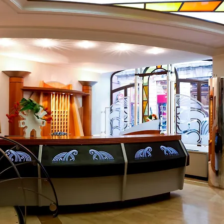 格兰德酒店 酒店